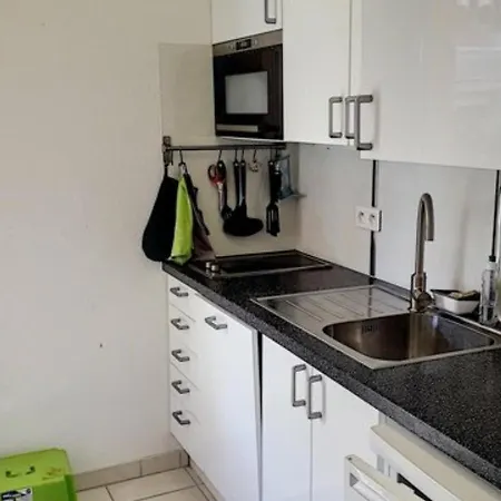 T2 Avec Grande Loggia, Parking, Proche Et Commerces à La Favière - Fr-1-610-68 Apartamento