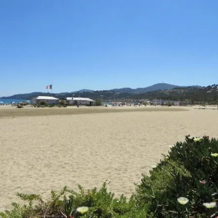 Apartamento T2 Avec Grande Loggia, Parking, Proche Et Commerces à La Favière - Fr-1-610-68 *