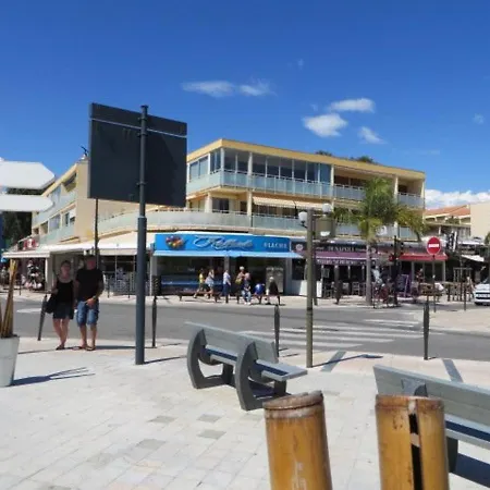 T2 Avec Grande Loggia, Parking, Proche Et Commerces à La Favière - Fr-1-610-68 Apartamento