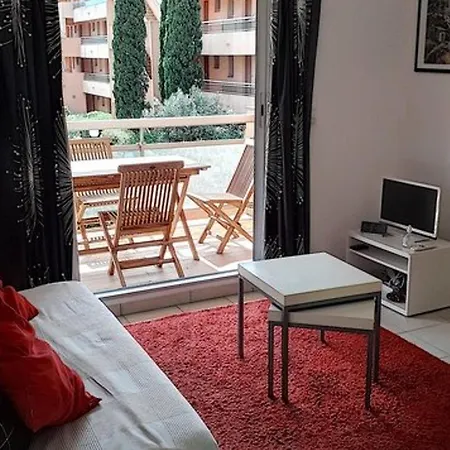 Apartamento T2 Avec Grande Loggia, Parking, Proche Et Commerces à La Favière - Fr-1-610-68 *