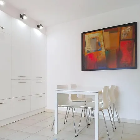 T2 Avec Grande Loggia, Parking, Proche Et Commerces A La Faviere - Fr-1-610-68 아파트