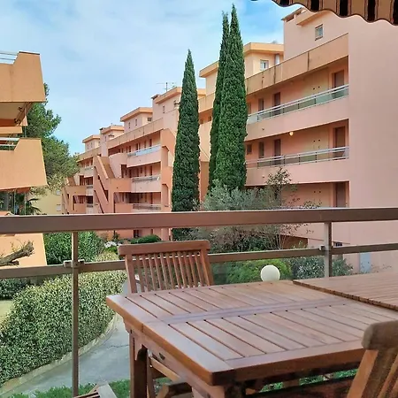 T2 Avec Grande Loggia, Parking, Proche Et Commerces A La Faviere - Fr-1-610-68 아파트 봄레미모사